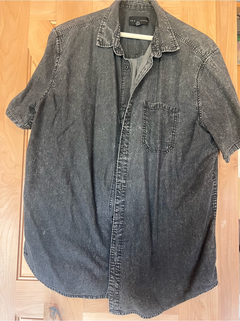 No Boundaries Men’s Washed Gray Short-Sleeve Button-Down Shirt